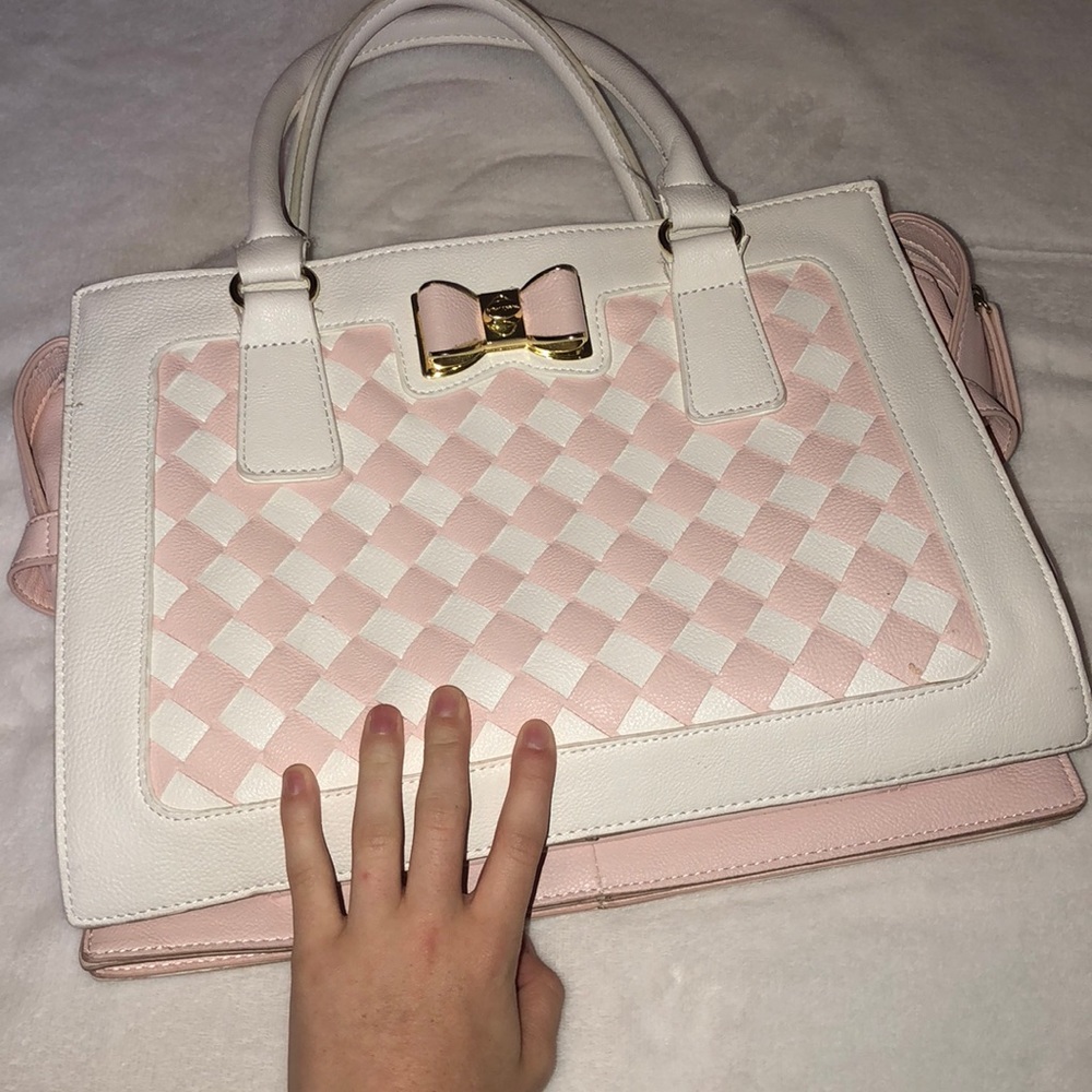 •Betsy Johnson• purse 👛♥️